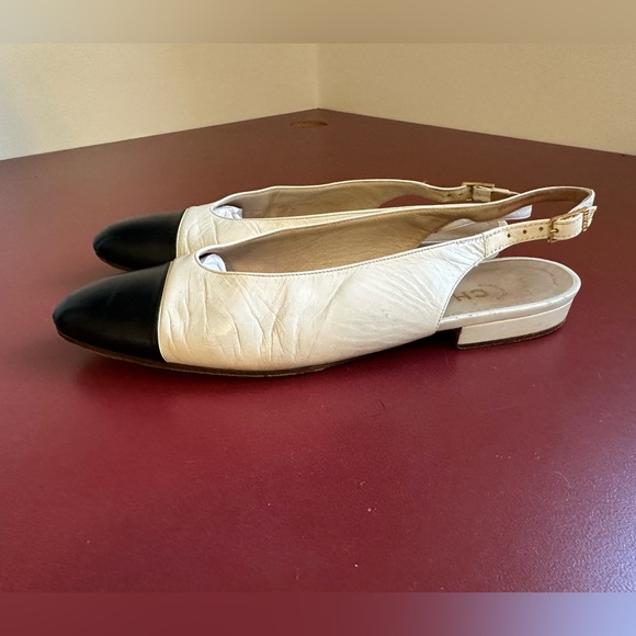 Chanel Classic Two-tone Slingbacks Ballerines White with Black Toe Cap. Size 8. - Picture 3 of 7